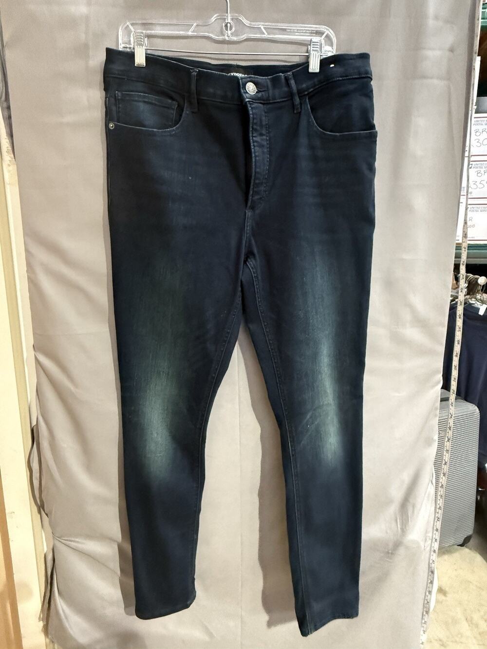Express Women's Denim Perfect High Rise Legging. Size 14 TG2284